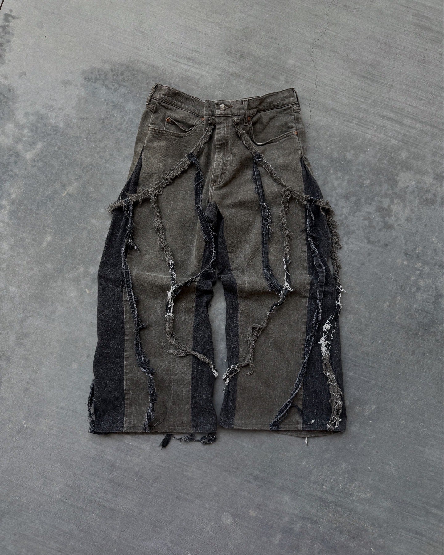 'DISTRESS' Caged Denim Pants