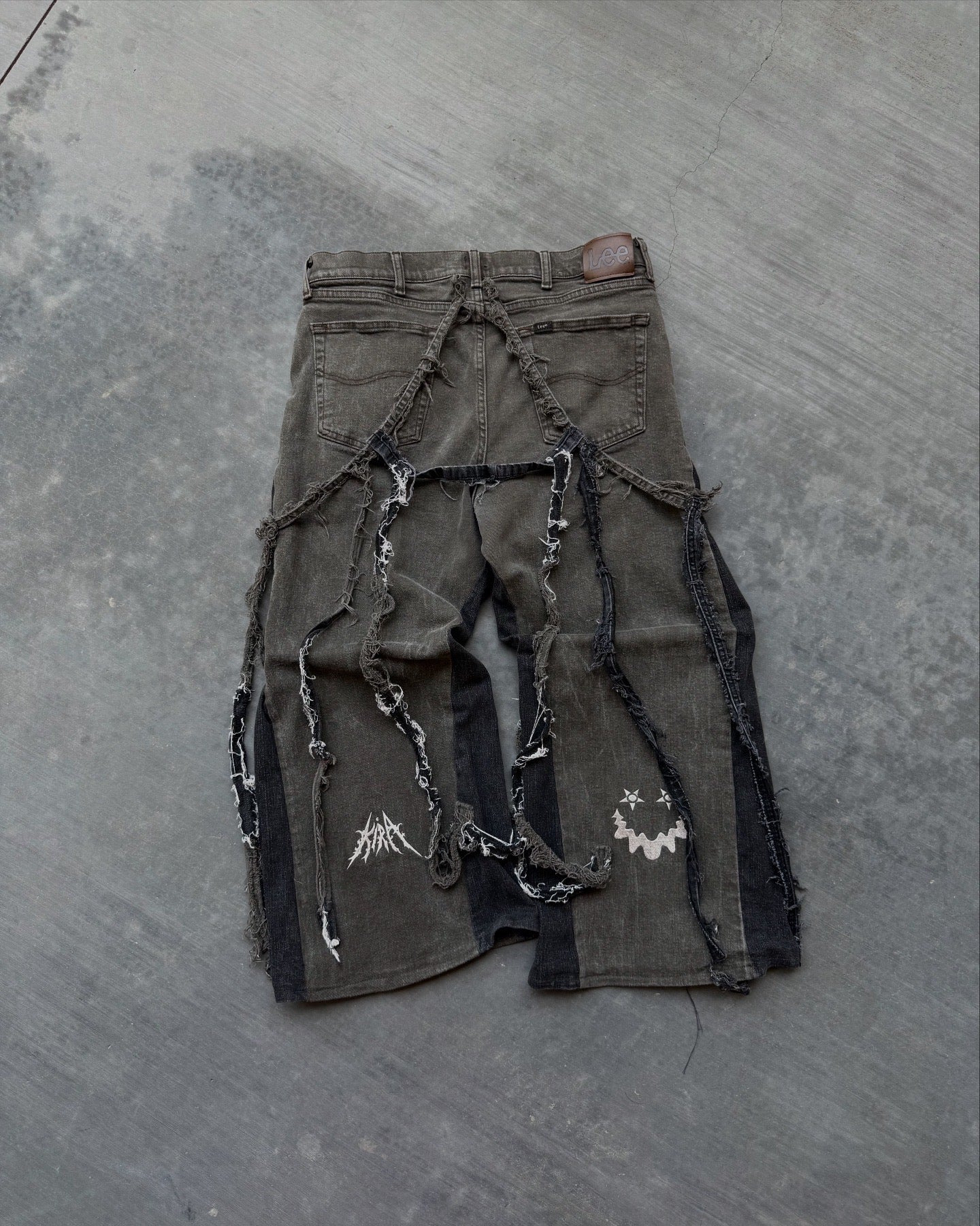 'DISTRESS' Caged Denim Pants