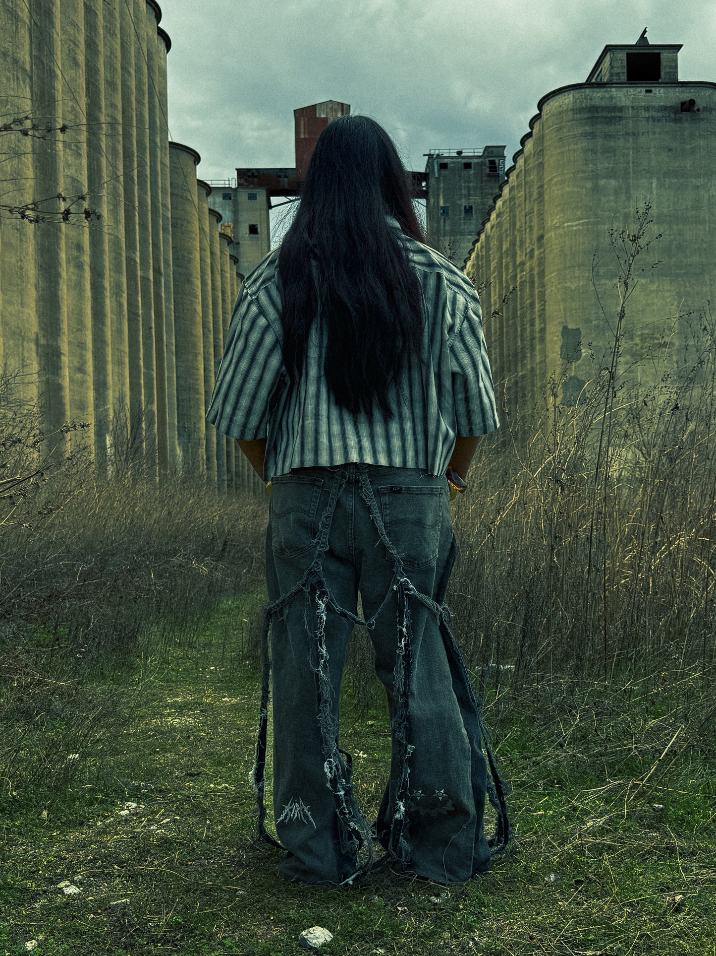 'DISTRESS' Caged Denim Pants