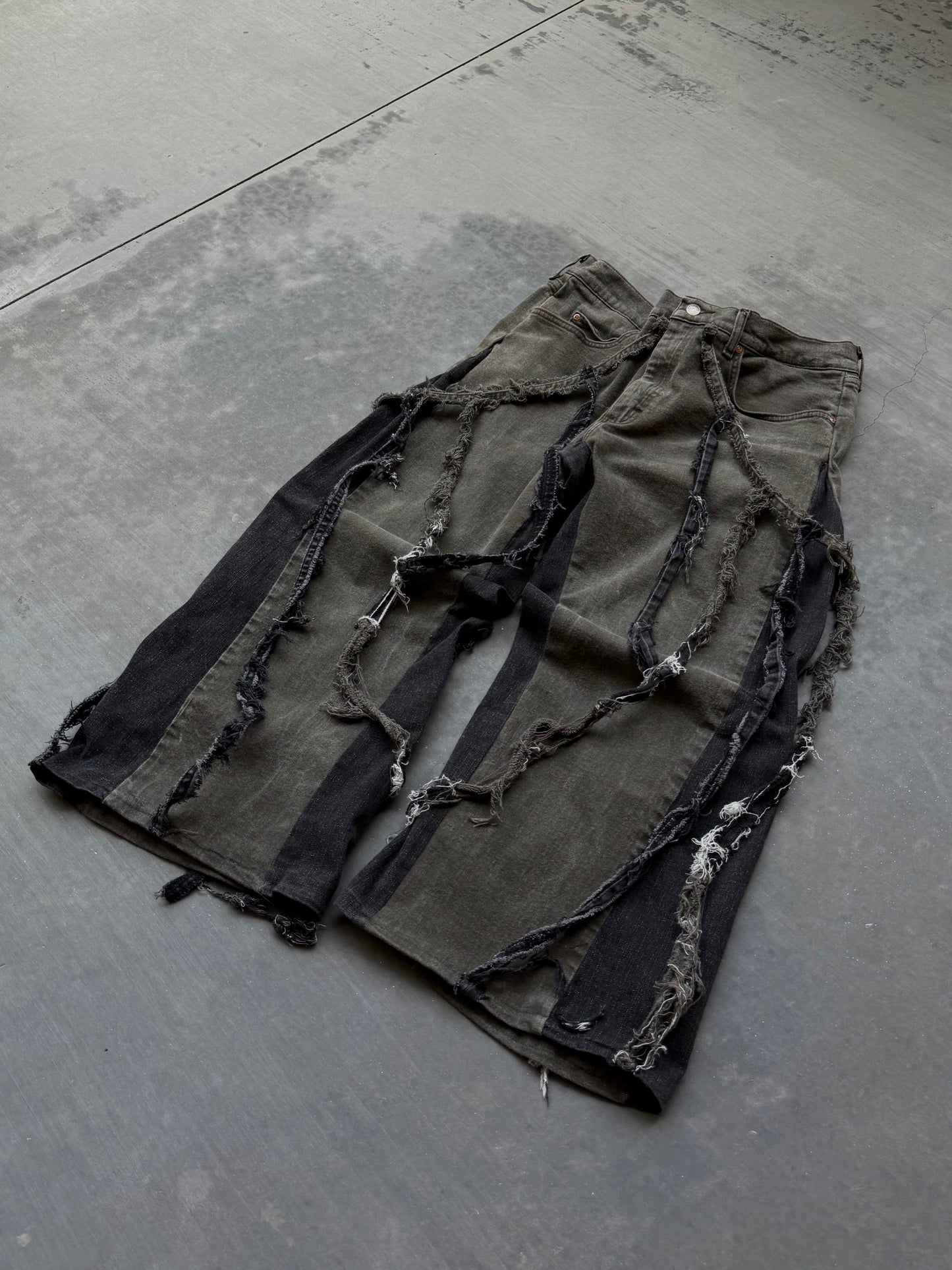 'DISTRESS' Caged Denim Pants